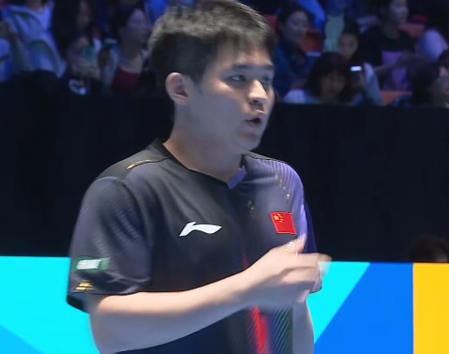 体育社区-林诗栋横扫郭冠宏锁小组第一！前两局吊打，第三局巩固关键分！